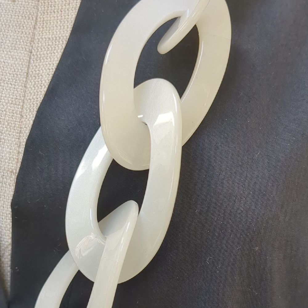 Kenneth Jay Lane Cream Chain Link Necklace - Picture 2 of 3